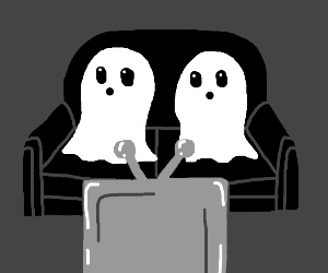 Fantasmones mirando tele